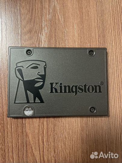 SSD SATA Kingston на 240 gb