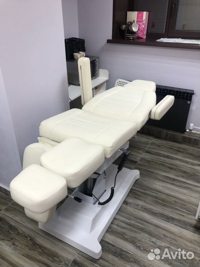 Педикюрно-косметологическое кресло