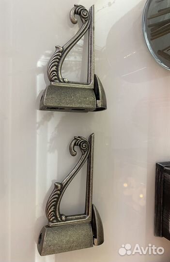 Менсолодержатель пеликан полкодержатель