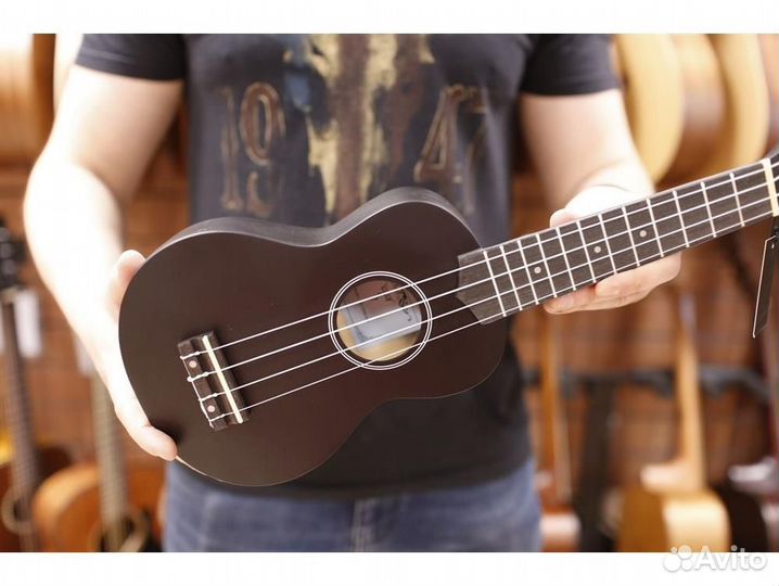 Listen LIS-100BK Укулеле сопрано, цвет черный