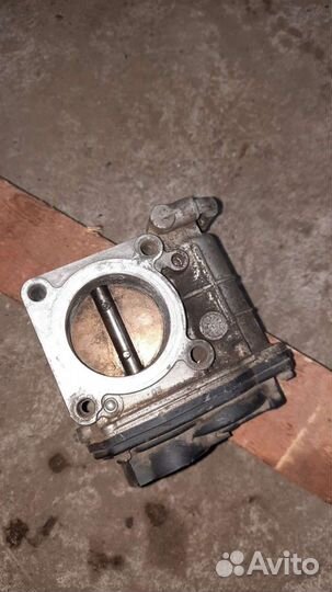 Дросель Ниссан Тиида Tiida 1,6л HR16