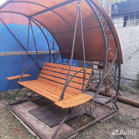 Семейная качель с откидной спинкой и столиками