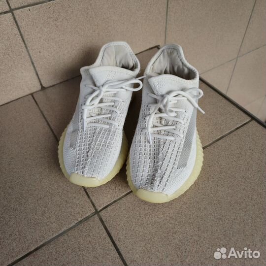 Кроссовки женские