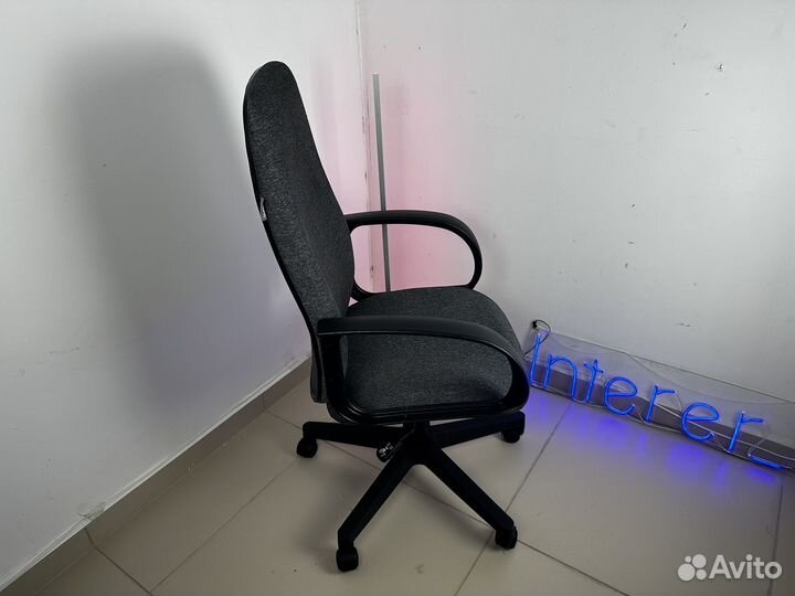 Офисное кресло тканевое