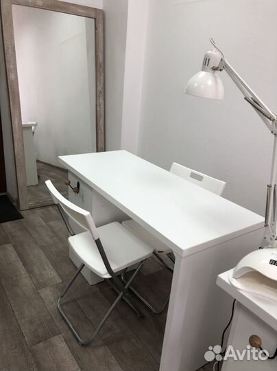 Место мастеру маникюра