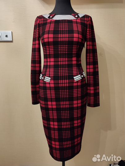 Платье офисное 42 44