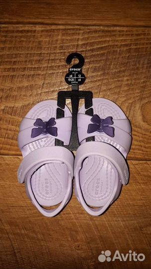Сандалии для девочки crocs