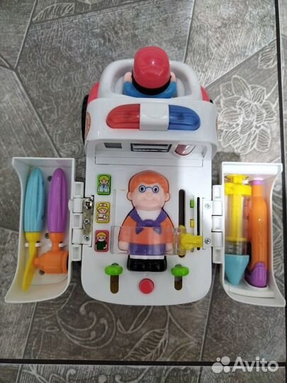 Игрушка скорая помощь развивающая