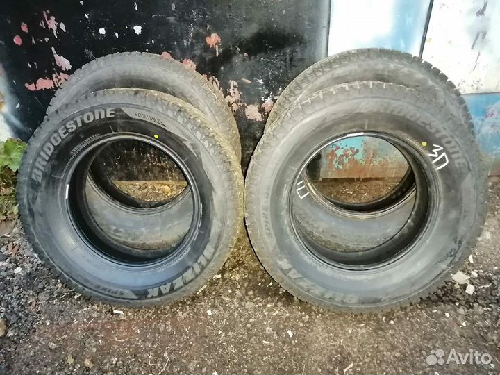 Bridgestone Blizzak Spike-02 SUV 205/75 R15