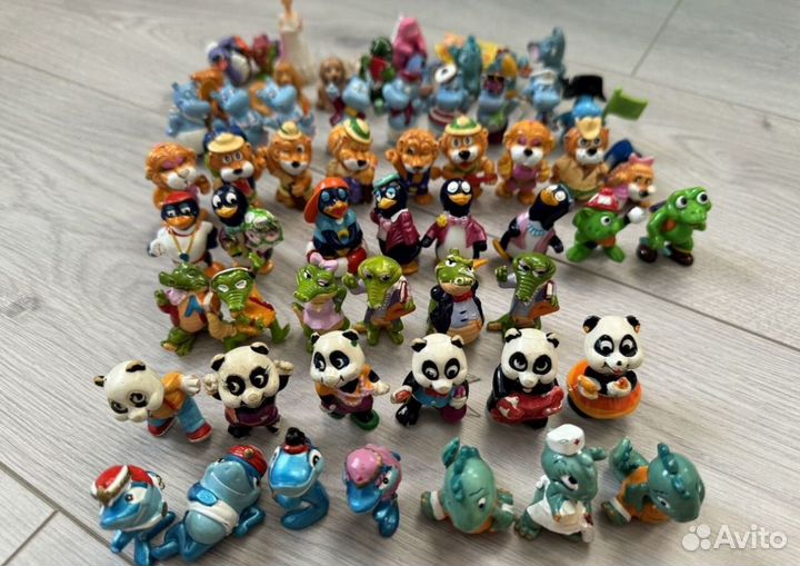 Огромный пакет игрушек из киндера 90-х