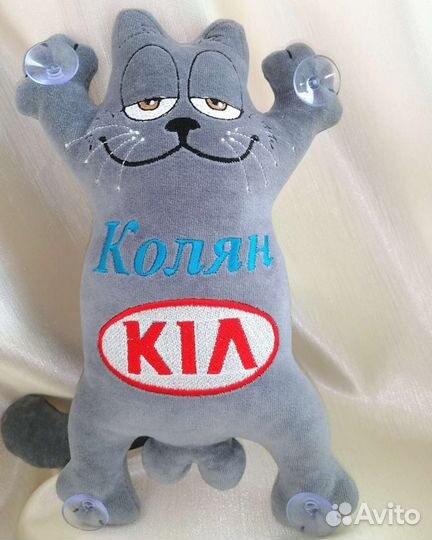 Кот Саймона на авто