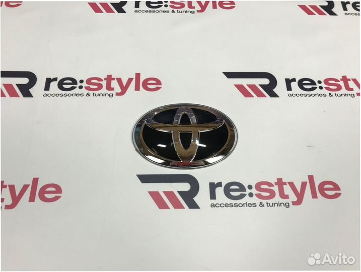 Эмблема в решетку Toyota Land Cruiser 200 H254