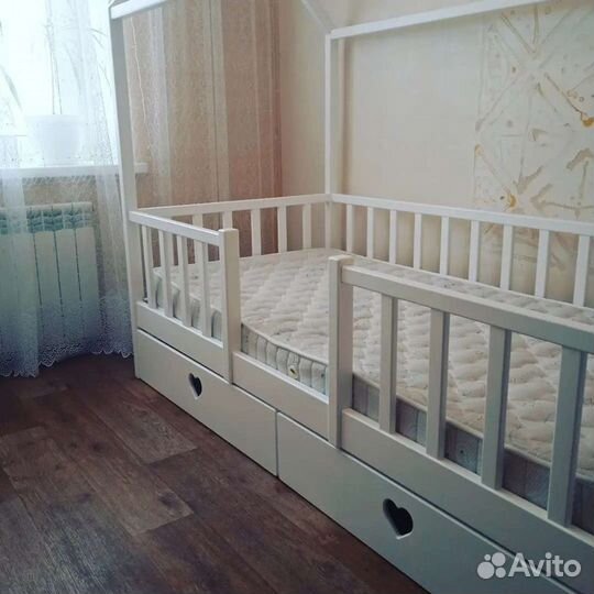 Кровать домик
