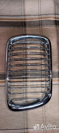 Решетка радиатора правая BMW E36