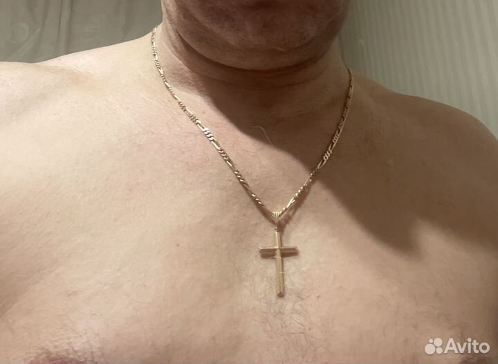 Золотая цепь и крест