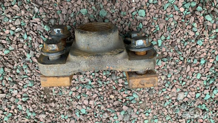 Кронштейн буксировочного крюка Iveco Stralis