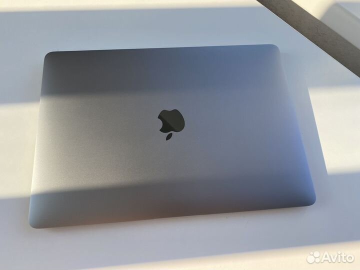 Macbook Air 13, M1, 8/256 GB, почти новый, Space G