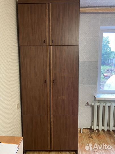 Шкаф платяной