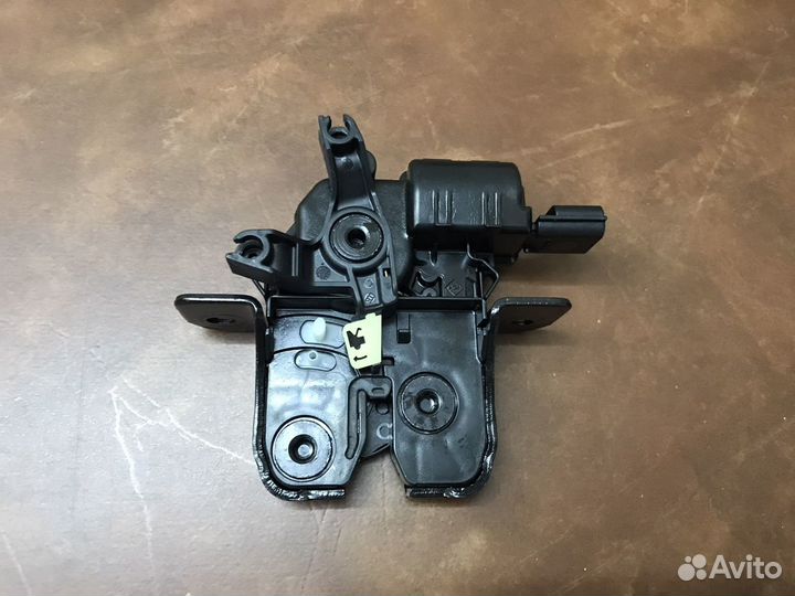 Замок крышки багажника Лада Гранта