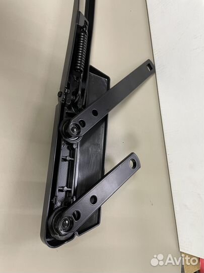 Поводок дворника правый Ауди Ку7 Q7