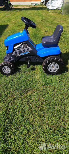 Детский трактор с педалями