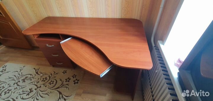 Компьютерный стол