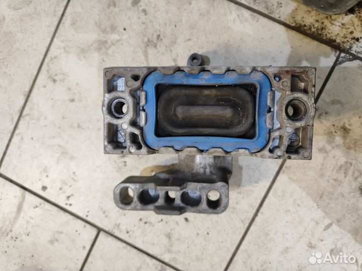 Опора двигателя правая skoda octavia a5