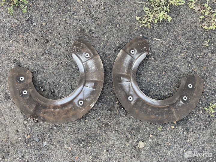 Пыльники передних тормозов BMW F10