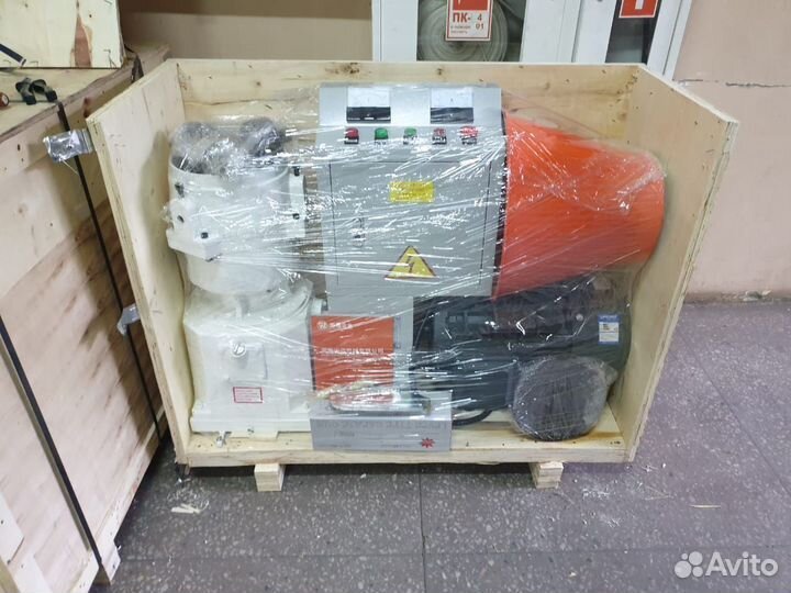 Промышленный мини-пресс-гранулятор в наличии