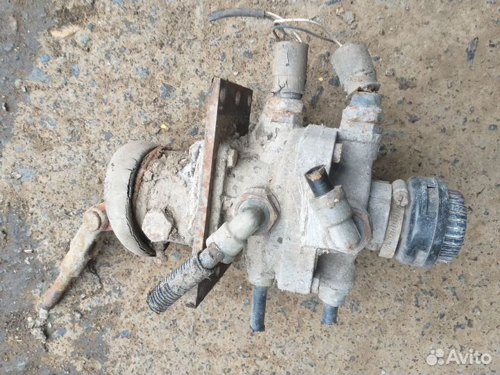 Кран тормозной двухсекционный газ, ЗИЛ, камаз, маз