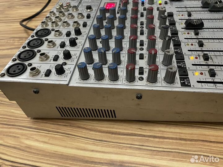 Микшерный пульт behringer UB1204FX-PRO