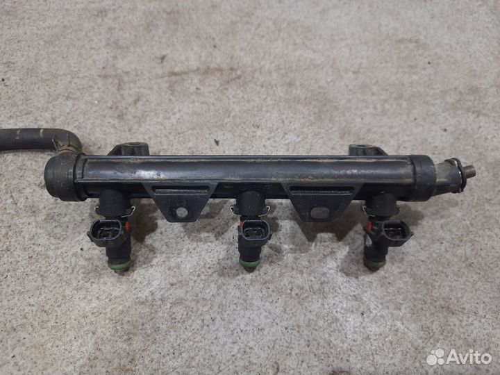 Топливная рампа в сборе для 1.2 CGP Skoda Rapid