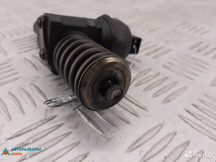 Форсунка Volkswagen Caddy 3 2005 038130073AG