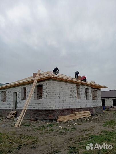 Бригада строителей