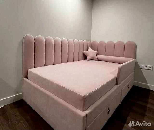 Детская кровать с мягкой спинкой