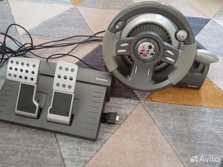 Игровой руль с педалями