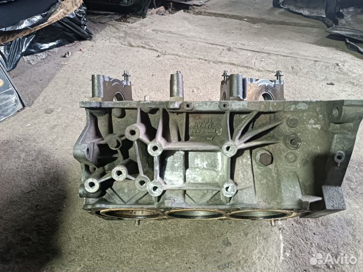 Блок цилиндров VQ35