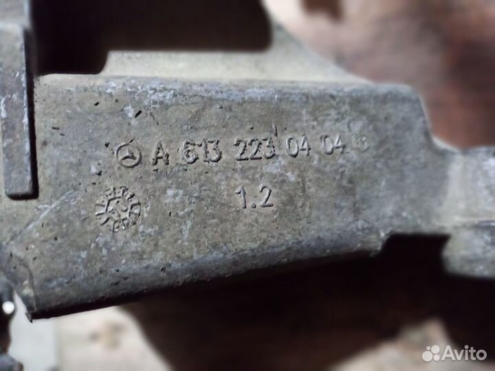 Кронштейн двигателя Mercedes