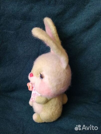 Игрушка Зайчик валяная из шерсти