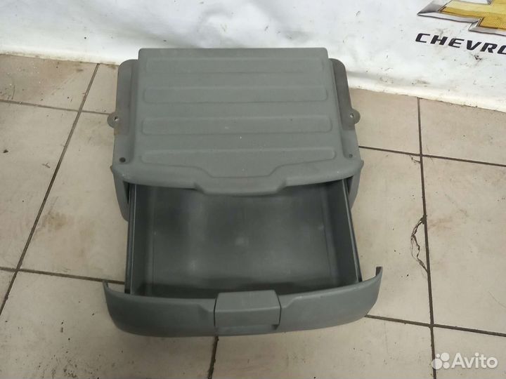 Бардачок, органайзер салона под сиденьем Реззо