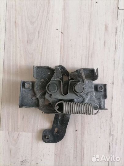 Замак капота mazda 3 бк