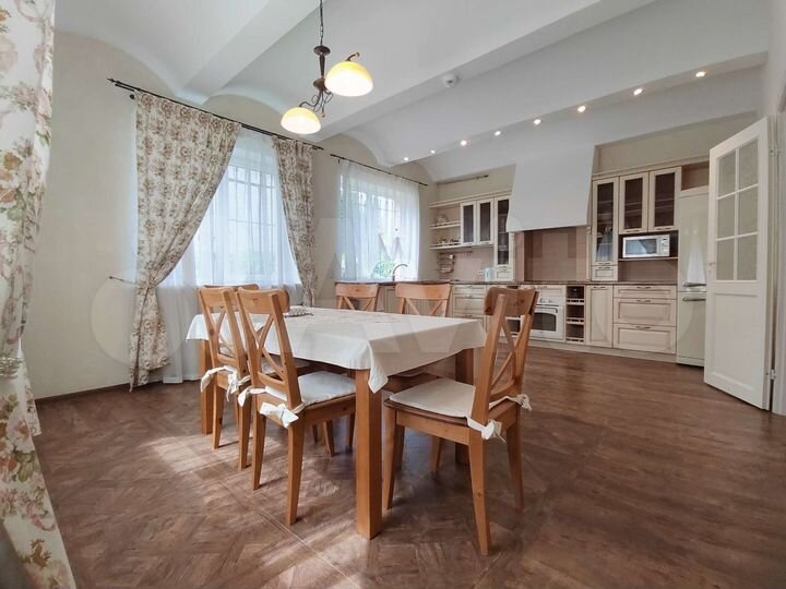 Коттедж 263 м² на участке 12,5 сот.