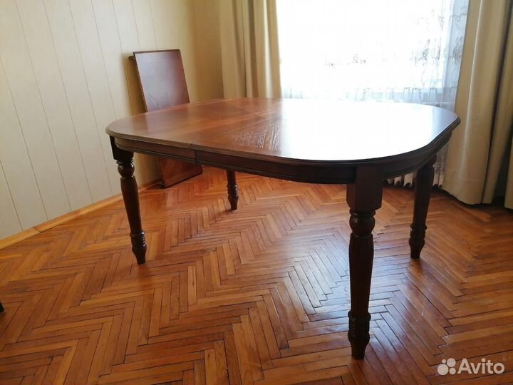 Обеденный стол Малазия