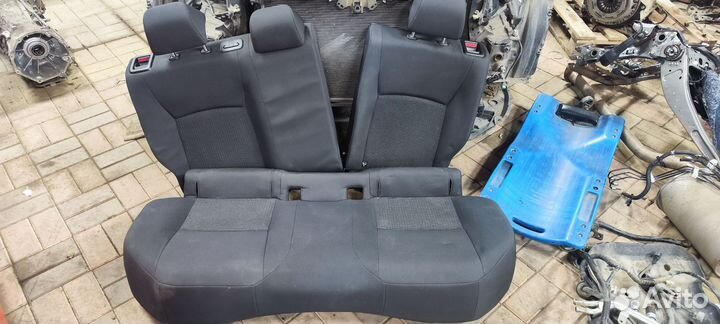 Задние сиденья Toyota C-HR