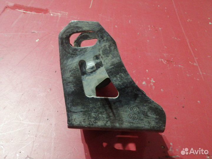 Кронштейн опоры двс передний Toyota Corolla E150