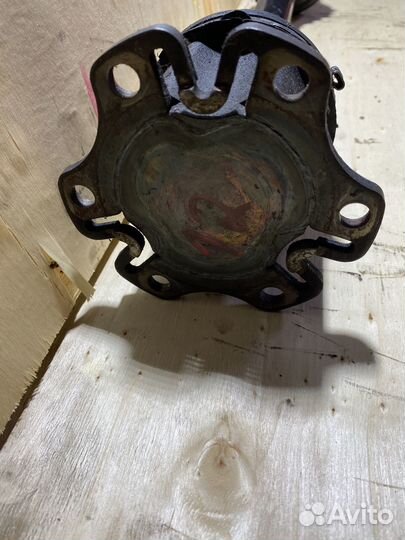 Приводной вал правый Audi A4 B6 1,8 бензин МКПП 52