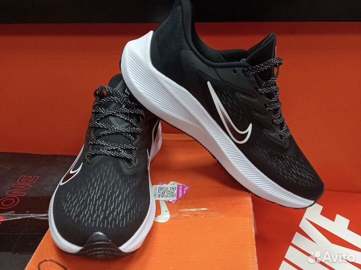 Кроссовки Nike Zoom Winflo 7