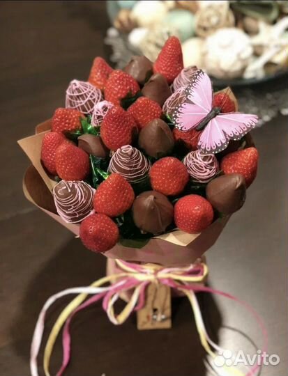 Клубника в шоколаде букеты