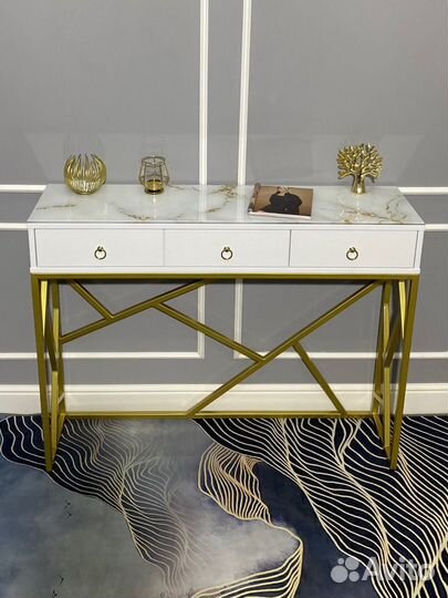 Стильная дизайнерская консоль