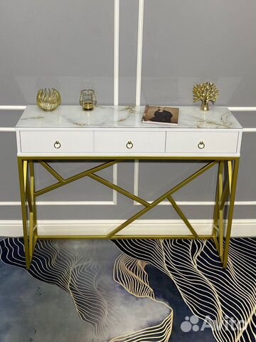 Стильная дизайнерская консоль